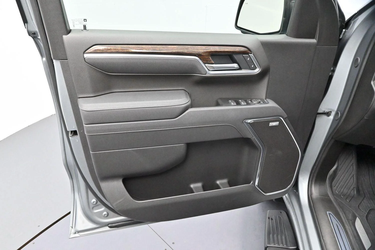 Used 2026 Sterling Metallic GMC Elevation image 9