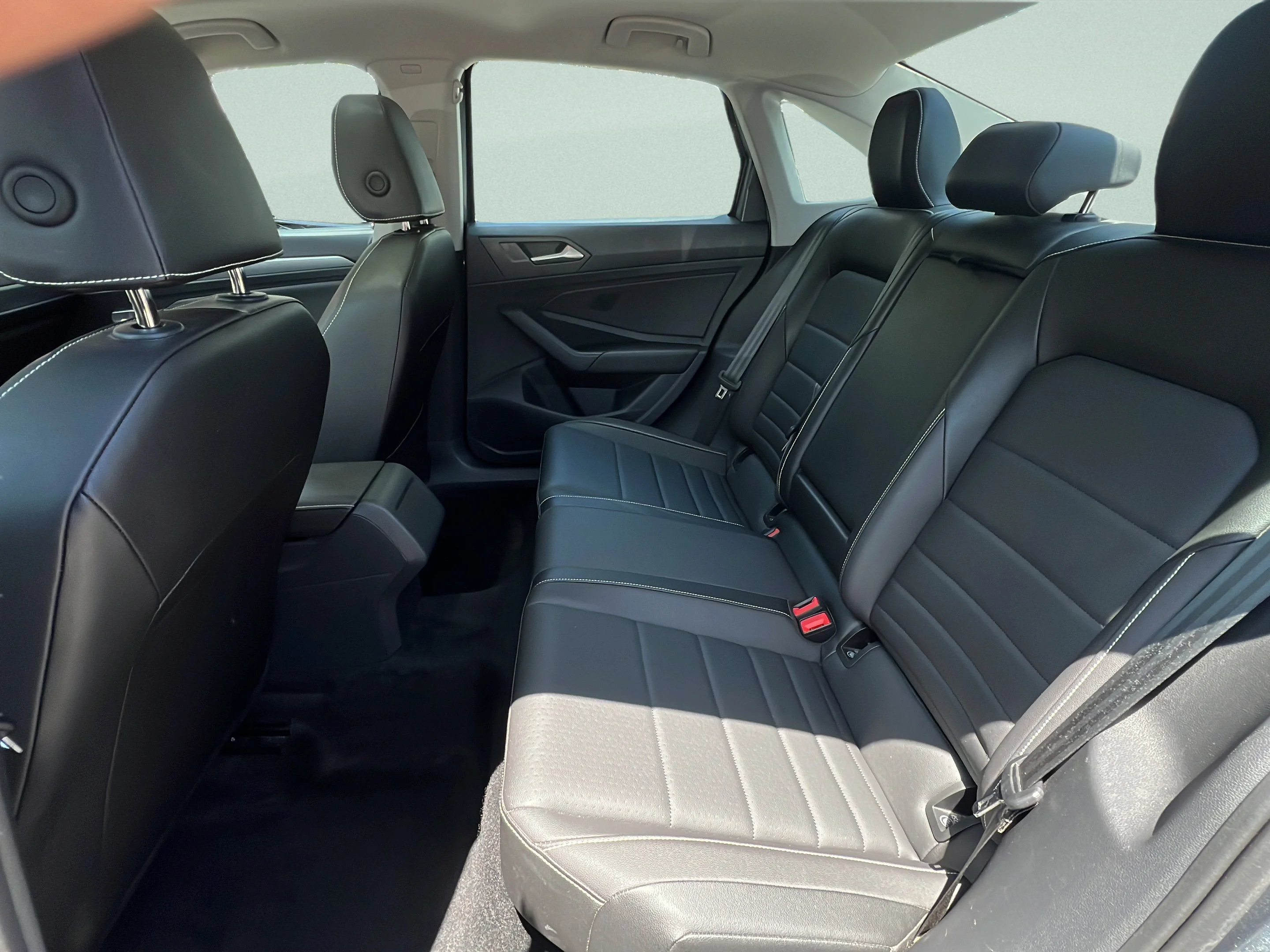 Used 2024 Platinum Gray Metallic Volkswagen SE image 10