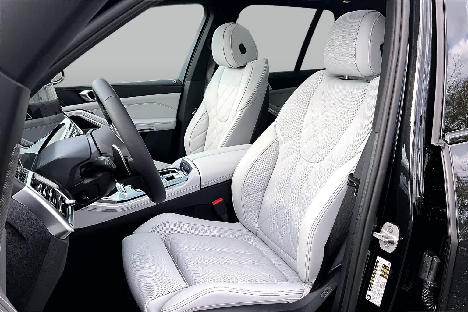 New 2026 Black Sapphire Metallic BMW sDrive40i image 9