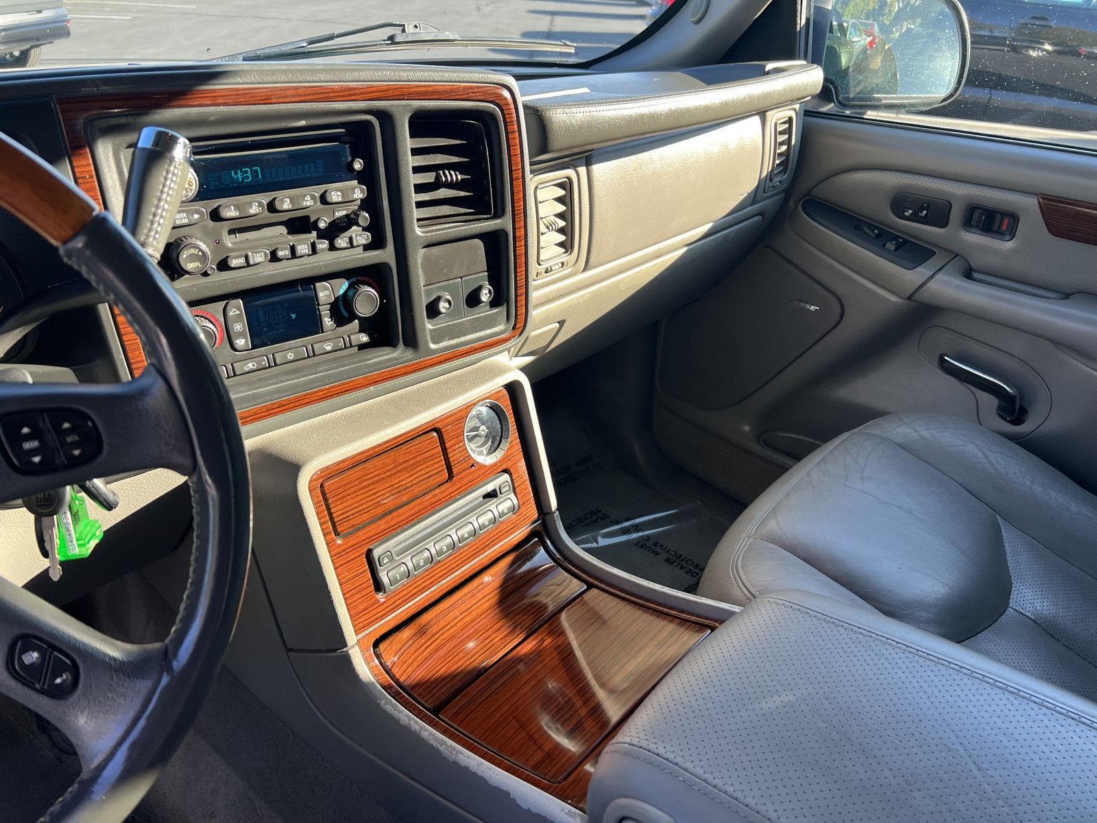 2004 Cadillac Escalade Base - Photo 7
