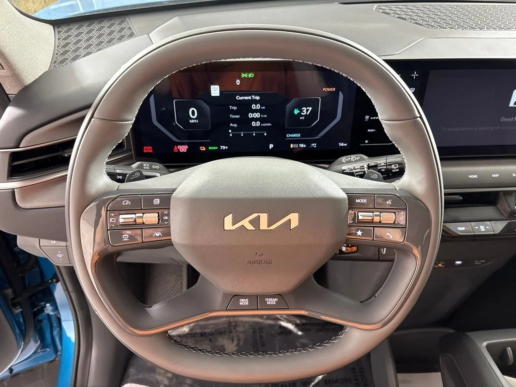 New 2026 Ocean Blue Kia Wind AWD image 31
