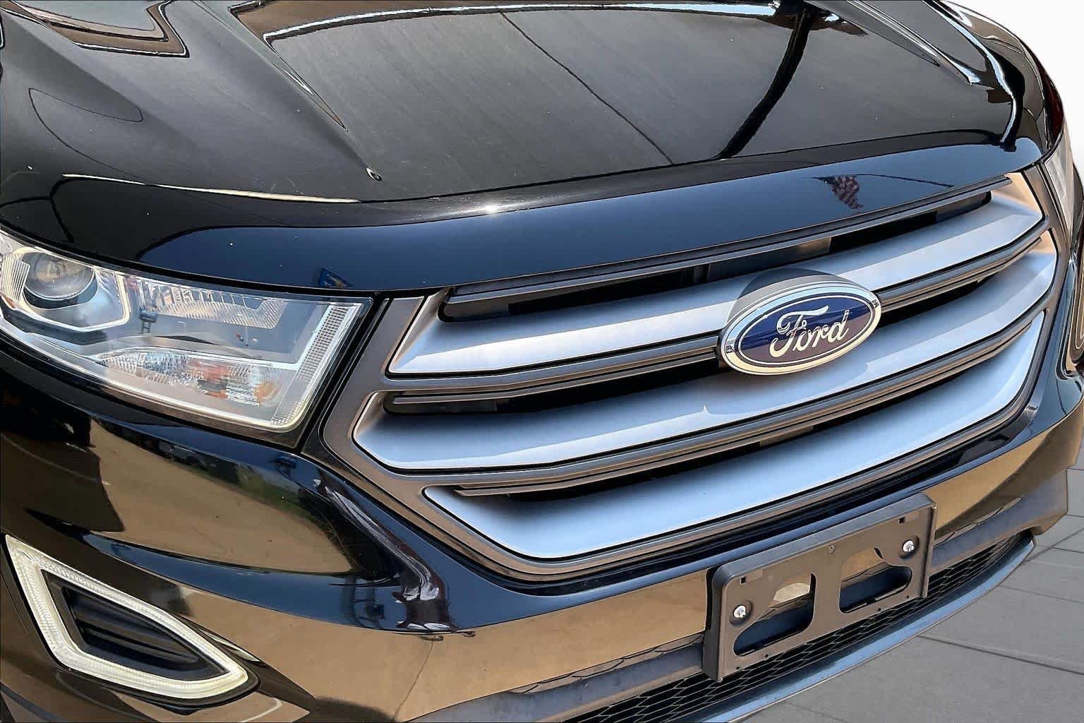 Used 2018 Shadow Black Ford SEL image 28
