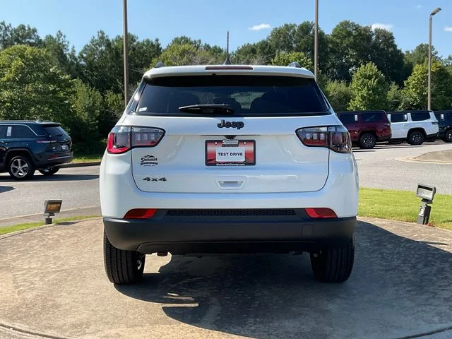New 2026 Bright White Clearcoat Jeep Latitude image 6