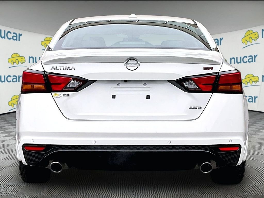 Used 2024 White Nissan 2.5 SR image 5