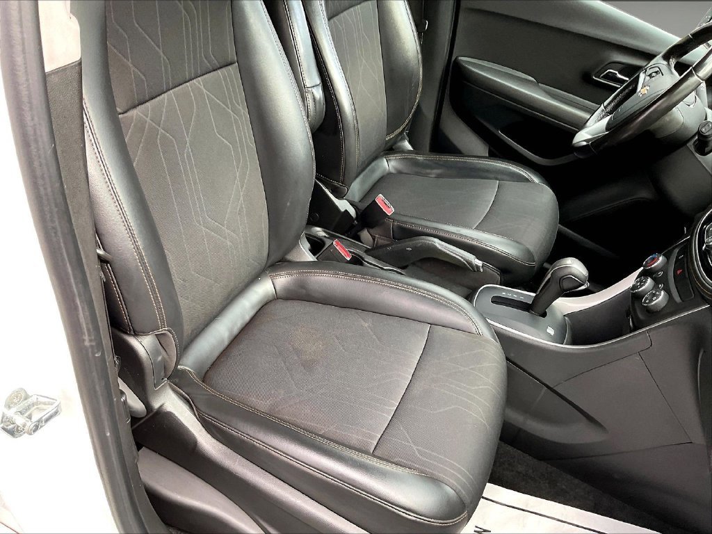Used 2019 Summit White Chevrolet LT image 11