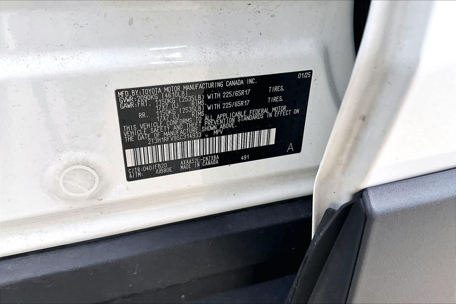 Used 2025 Ice Cap Toyota LE image 35
