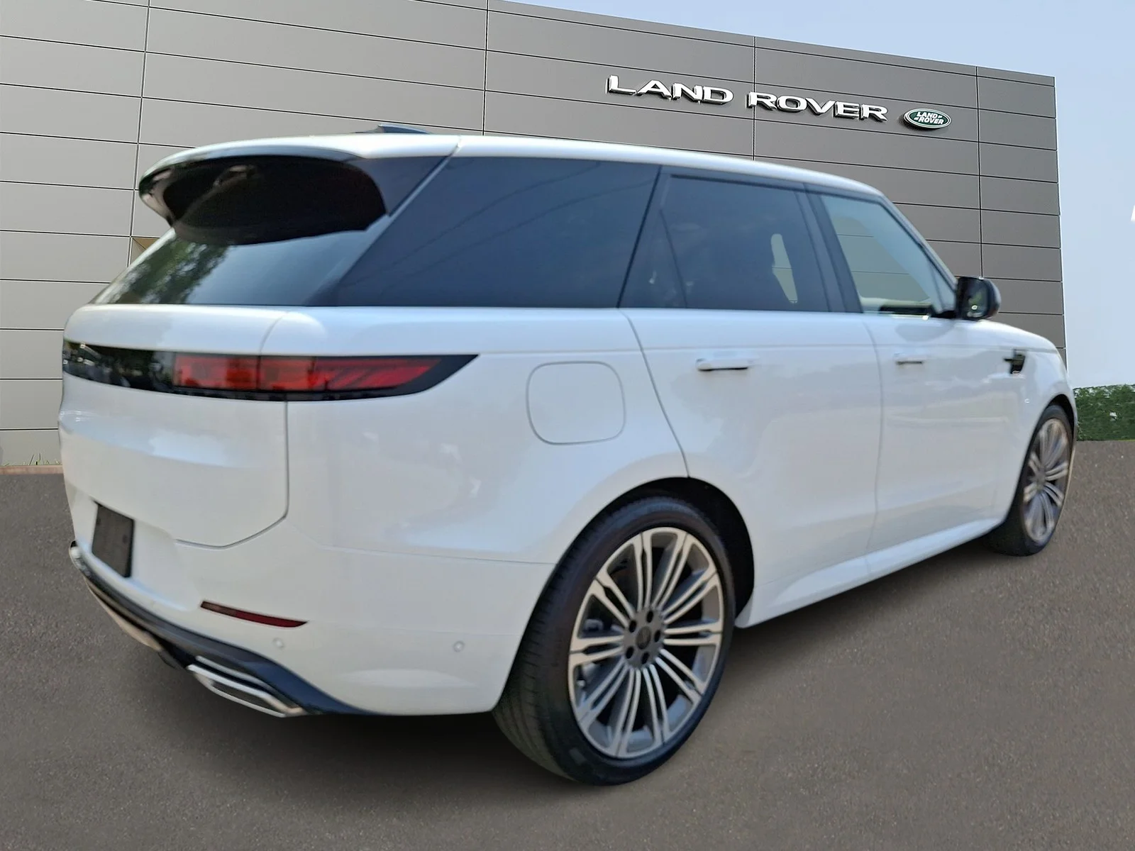 New 2026 Ostuni Pearl White Land Rover P400 Dynamic SE image 2