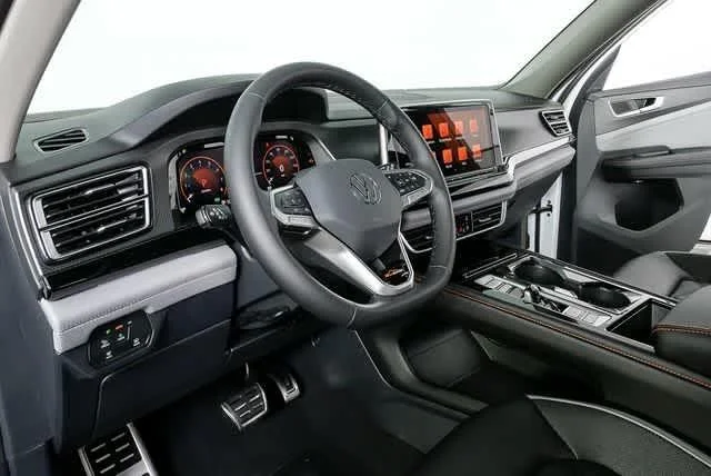 New 2026 Opal White Pearl Volkswagen 2.0T Peak Edition image 5
