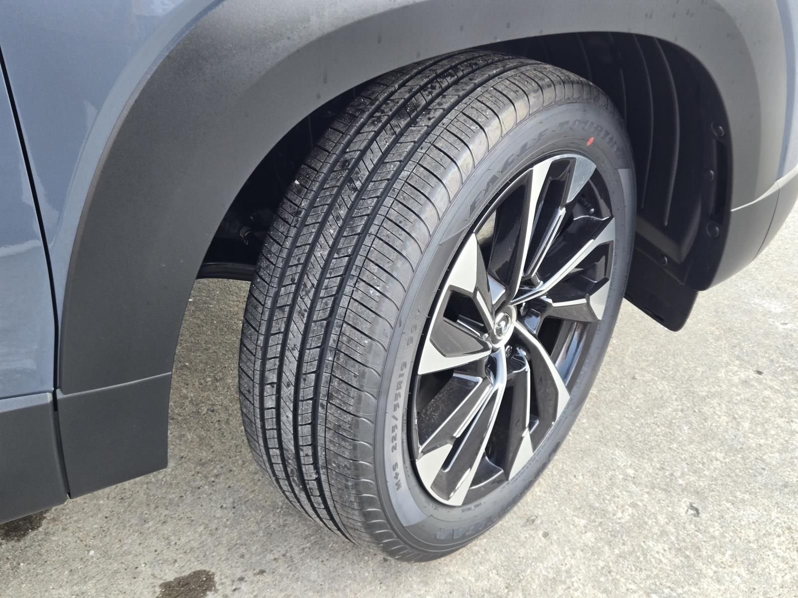 View vehicle photo 5