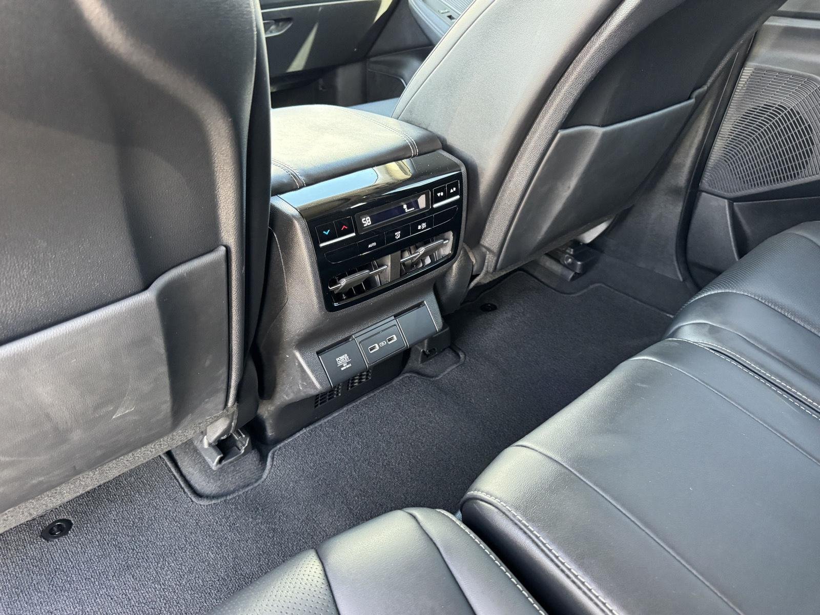 Used 2024 Lunar Silver Metallic Acura SH-AWD w/Tech image 30