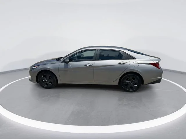 Used 2023 Silver Hyundai Blue image 4