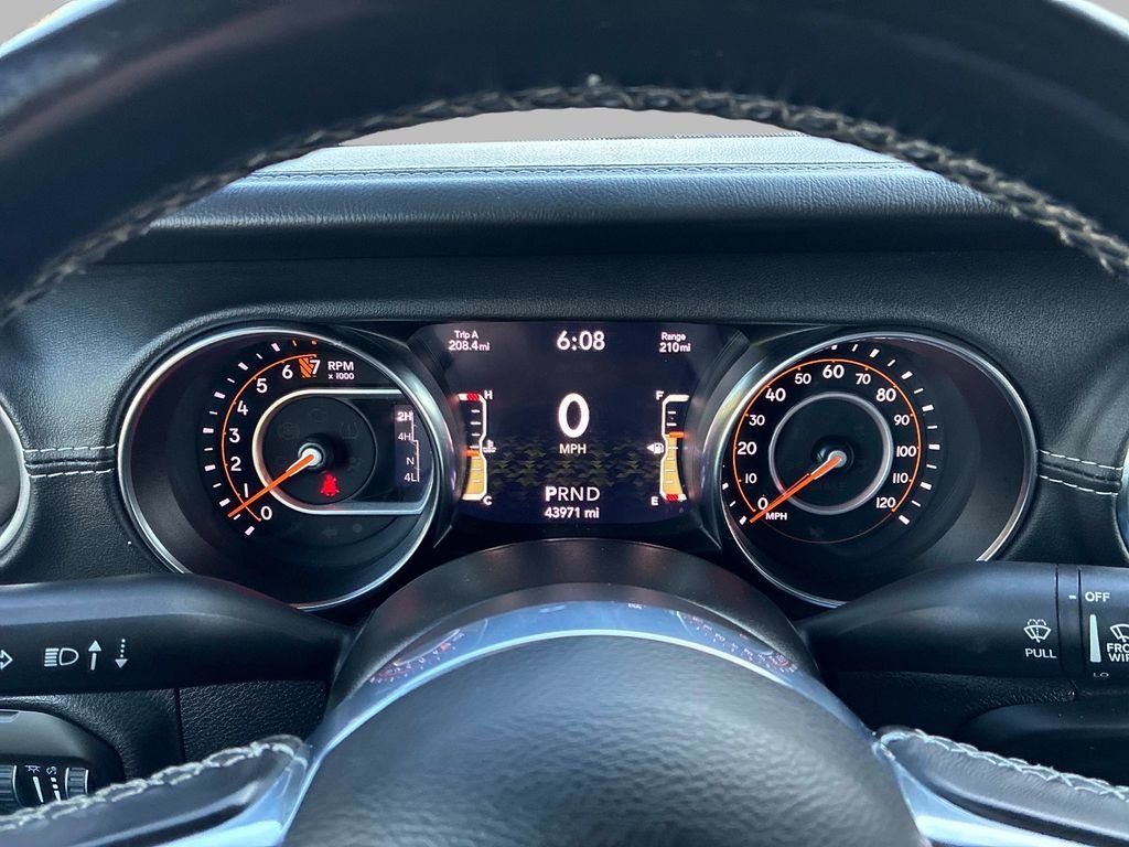 Used 2021  Jeep Overland image 25