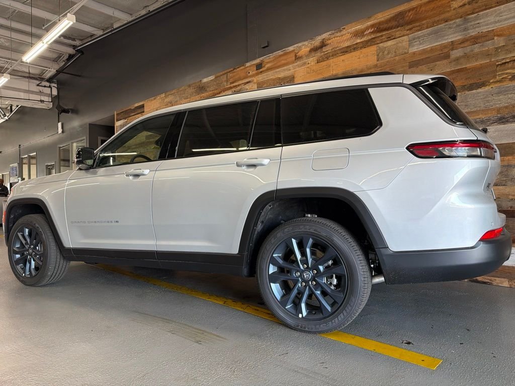 New 2026 Silver Zynith Exterior Paint Jeep Limited image 20