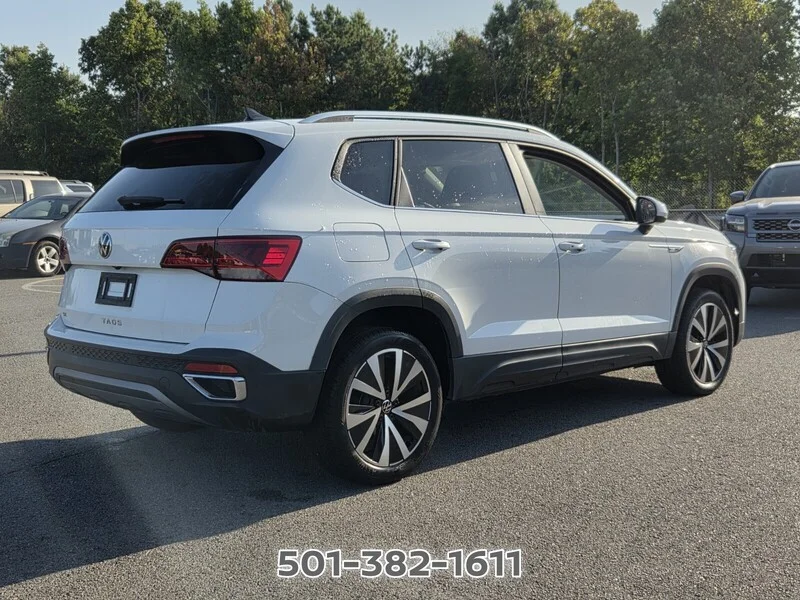 Used 2023 Pure White Volkswagen SE FWD image 5