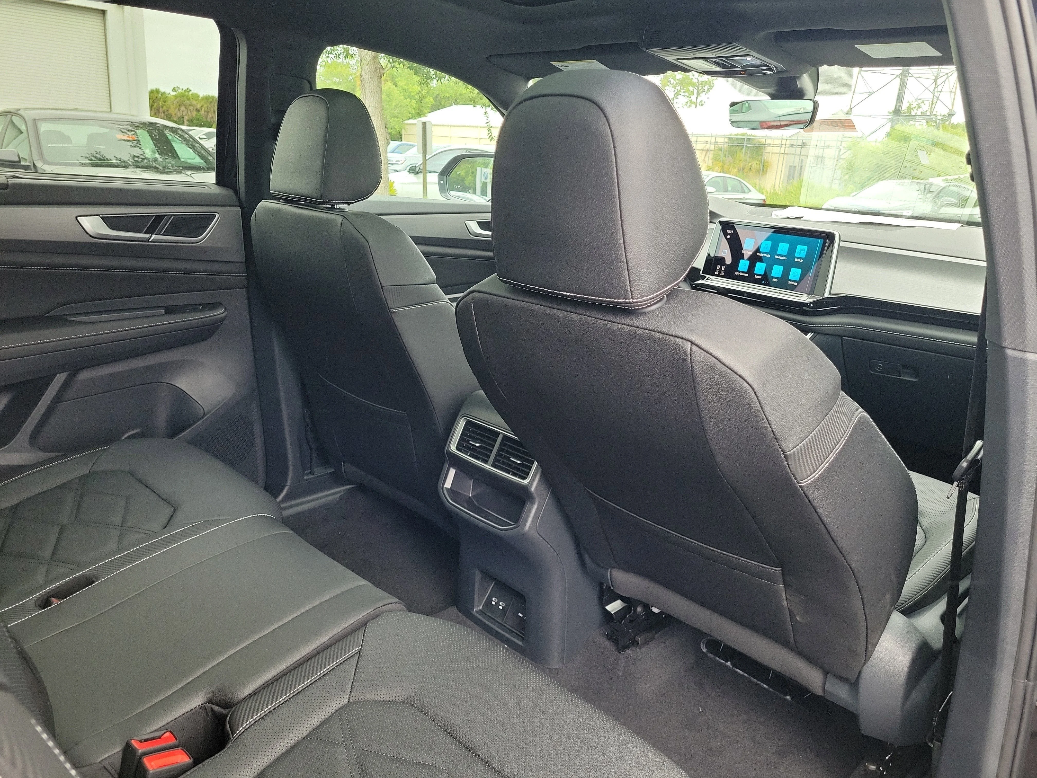 New 2026 Black Volkswagen 2.0T SE w/Technology image 10