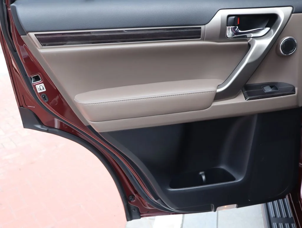 Used 2021  Lexus 460 Luxury image 25