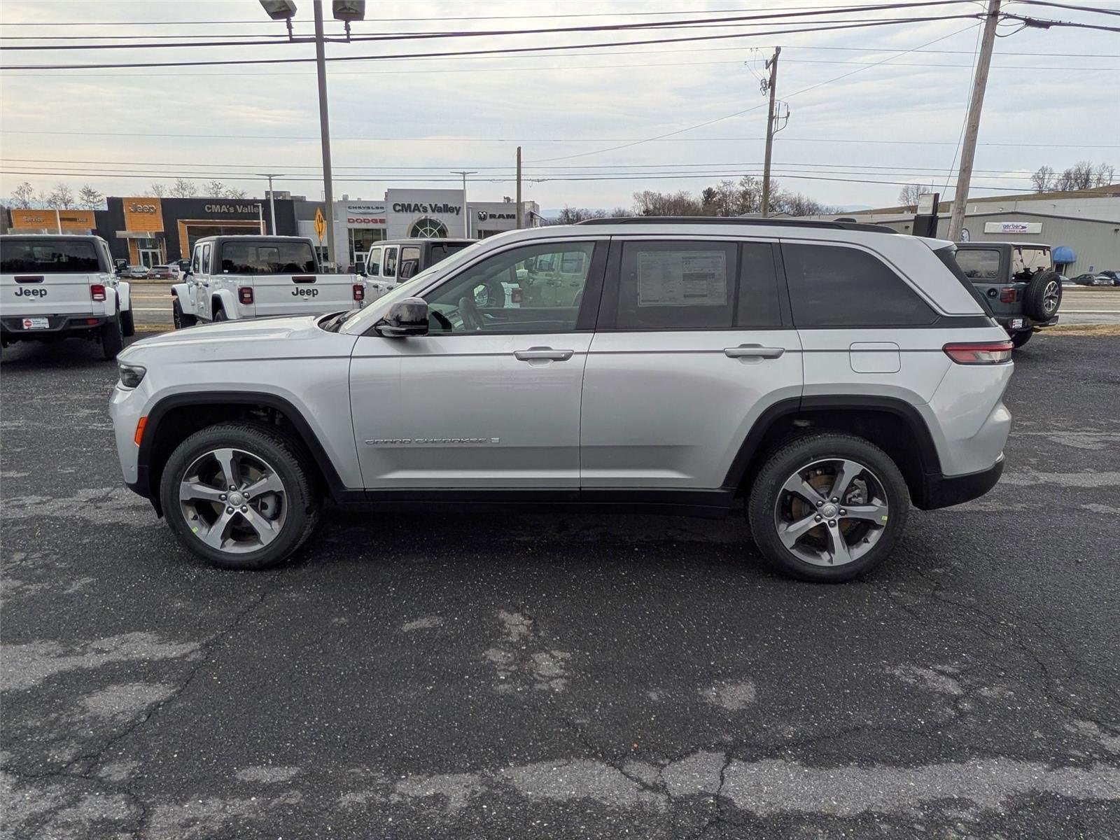 New 2026 Silver Zynith Exterior Paint Jeep Limited image 8