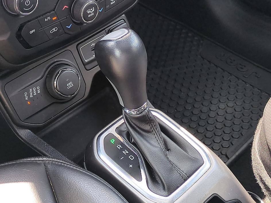 Used 2020 Alpine White Clearcoat Jeep High Altitude image 27