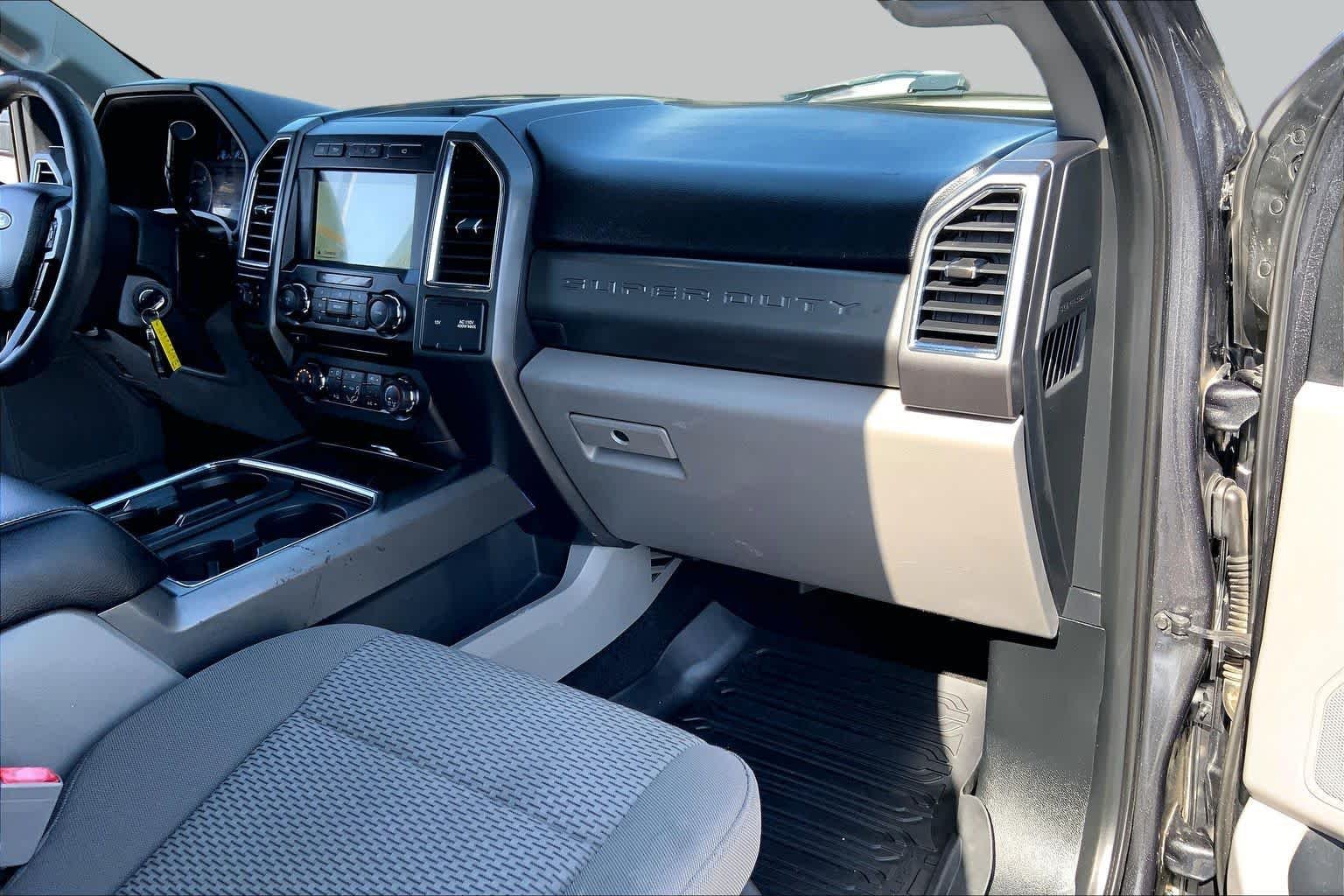 Used 2018 Magnetic Metallic Ford XLT image 17