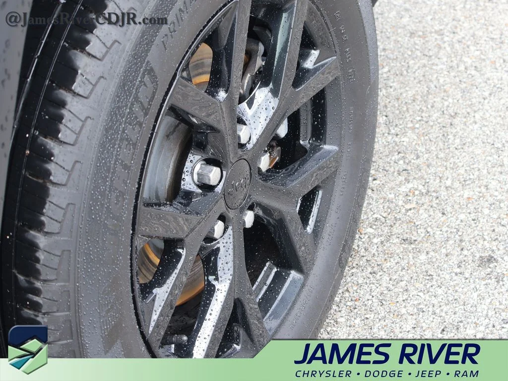 Used 2024 Silver Jeep Altitude image 40