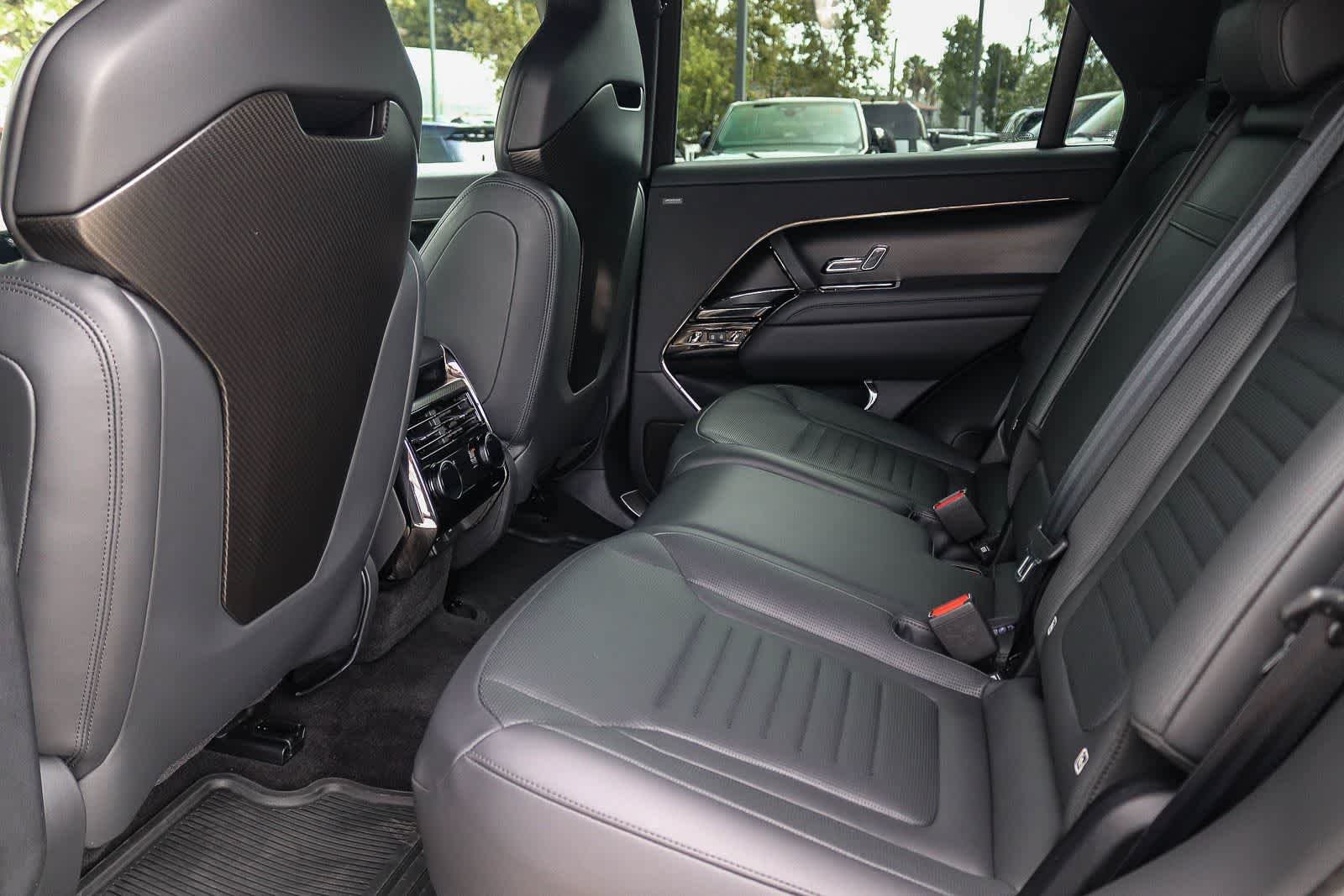 Used 2024  Land Rover SV Edition One Obsidian Black image 15