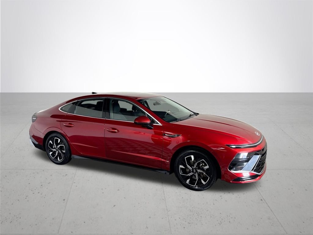 Used 2025 Red Hyundai SEL image 4
