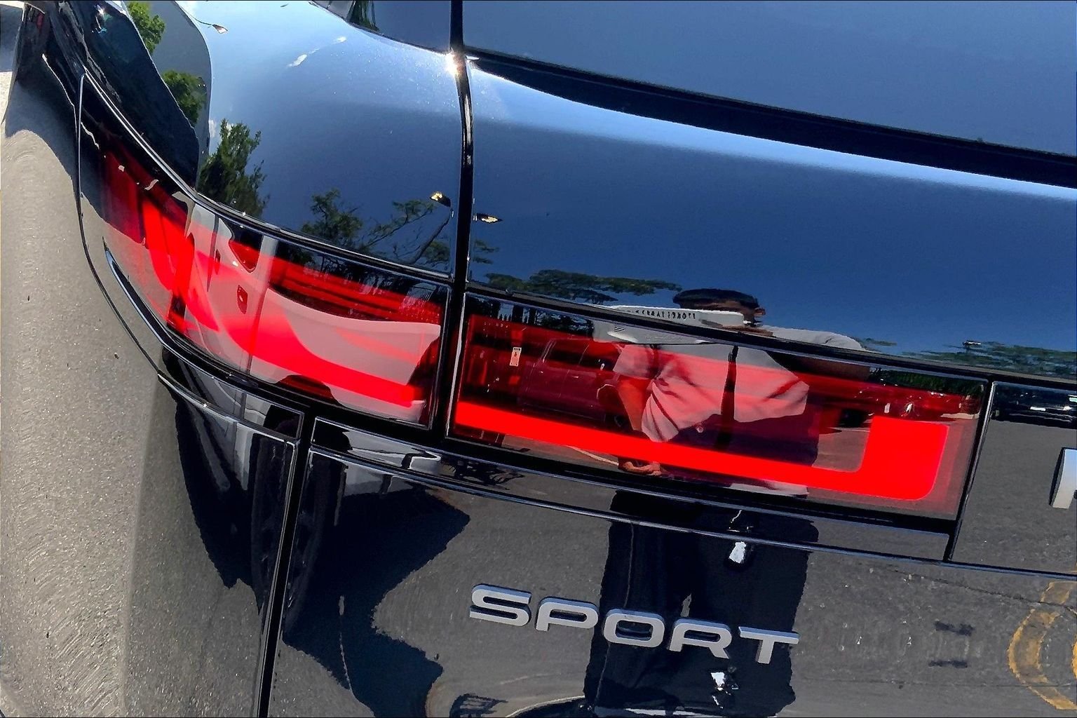 New 2026 Santorini Black Land Rover SE image 14