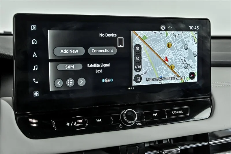 Used 2025 White Diamond Mitsubishi SE image 24