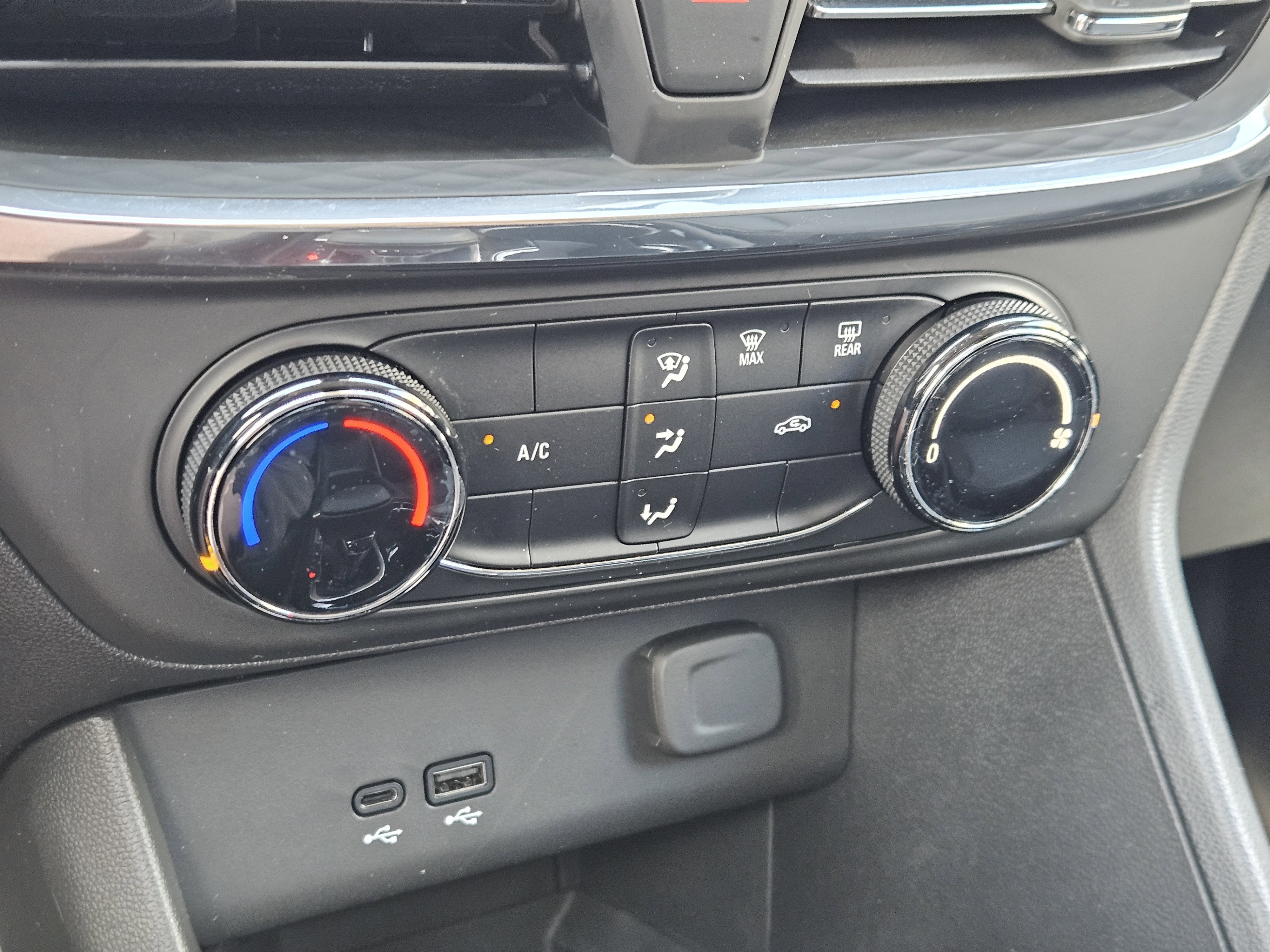Used 2025 Summit White Buick Preferred image 20