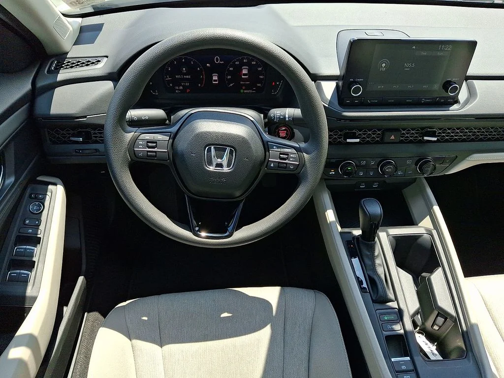 Certified Used 2025 Platinum White Pearl Honda SE image 11