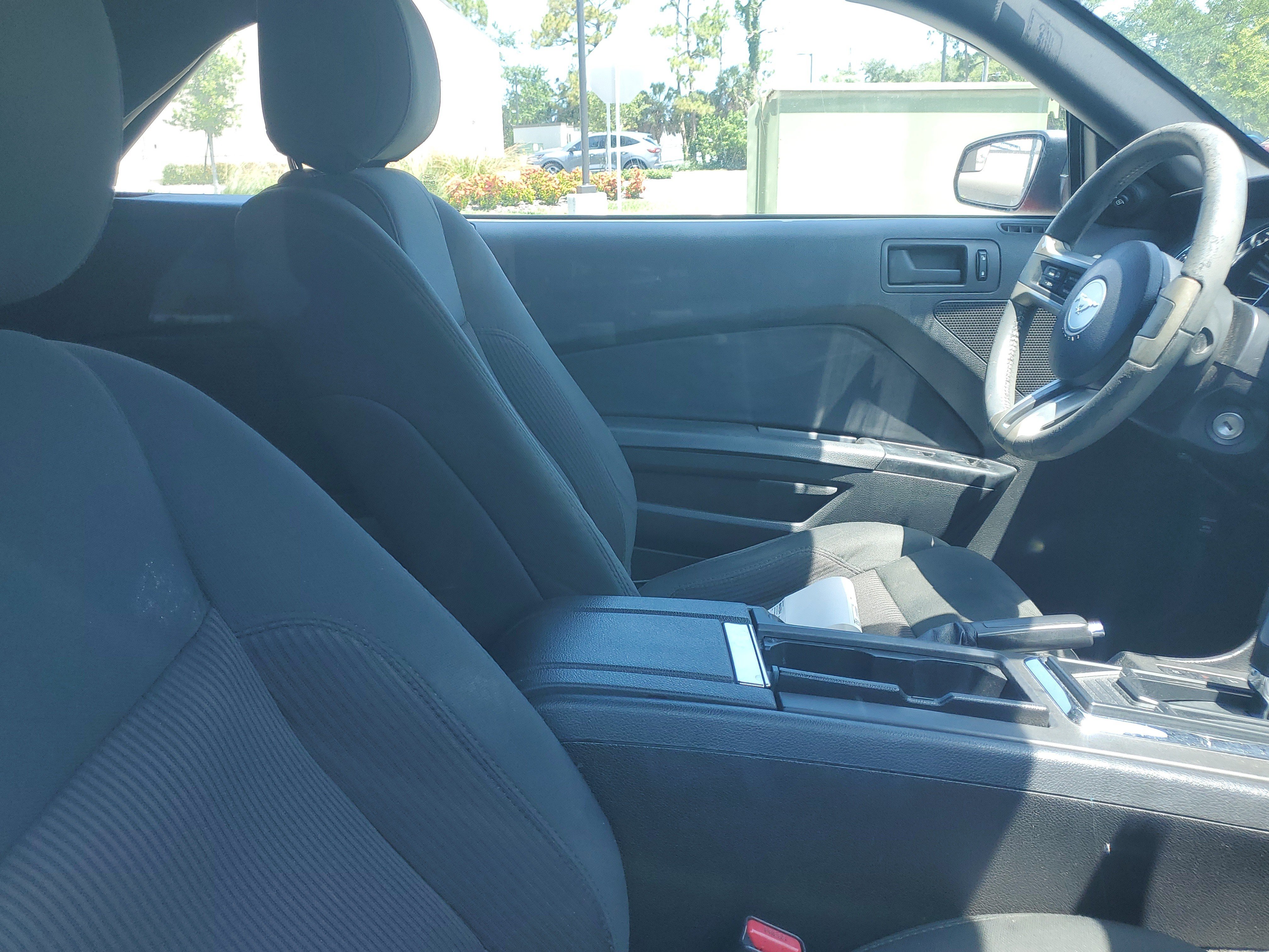 Used 2013 Red Ford V6 image 10