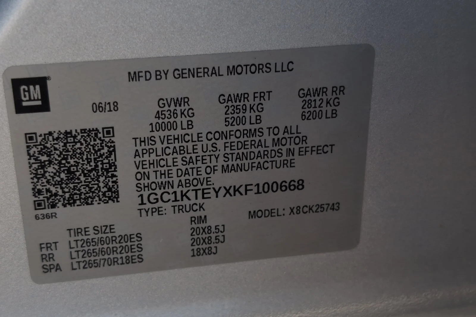 Used 2019 SILVER ICE METALLIC Chevrolet LTZ image 29