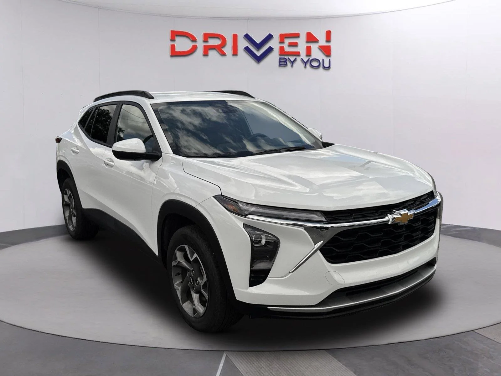 Used 2025 Summit White Chevrolet LT image 1