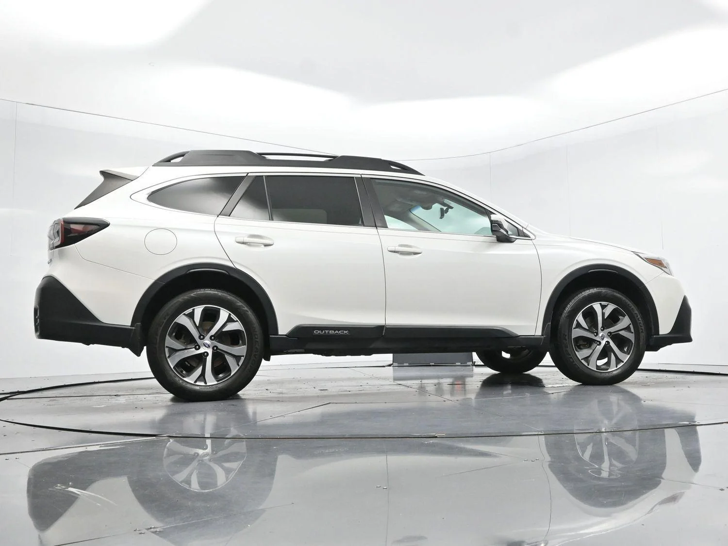 Used 2022 Crystal White Pearl Subaru Limited image 47