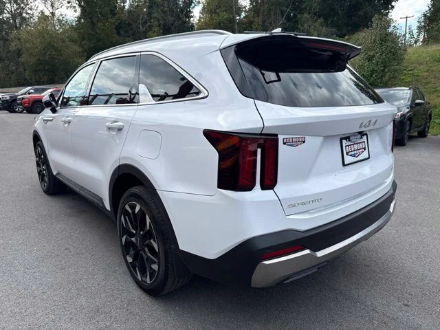Used 2025  Kia X-Line EX image 6