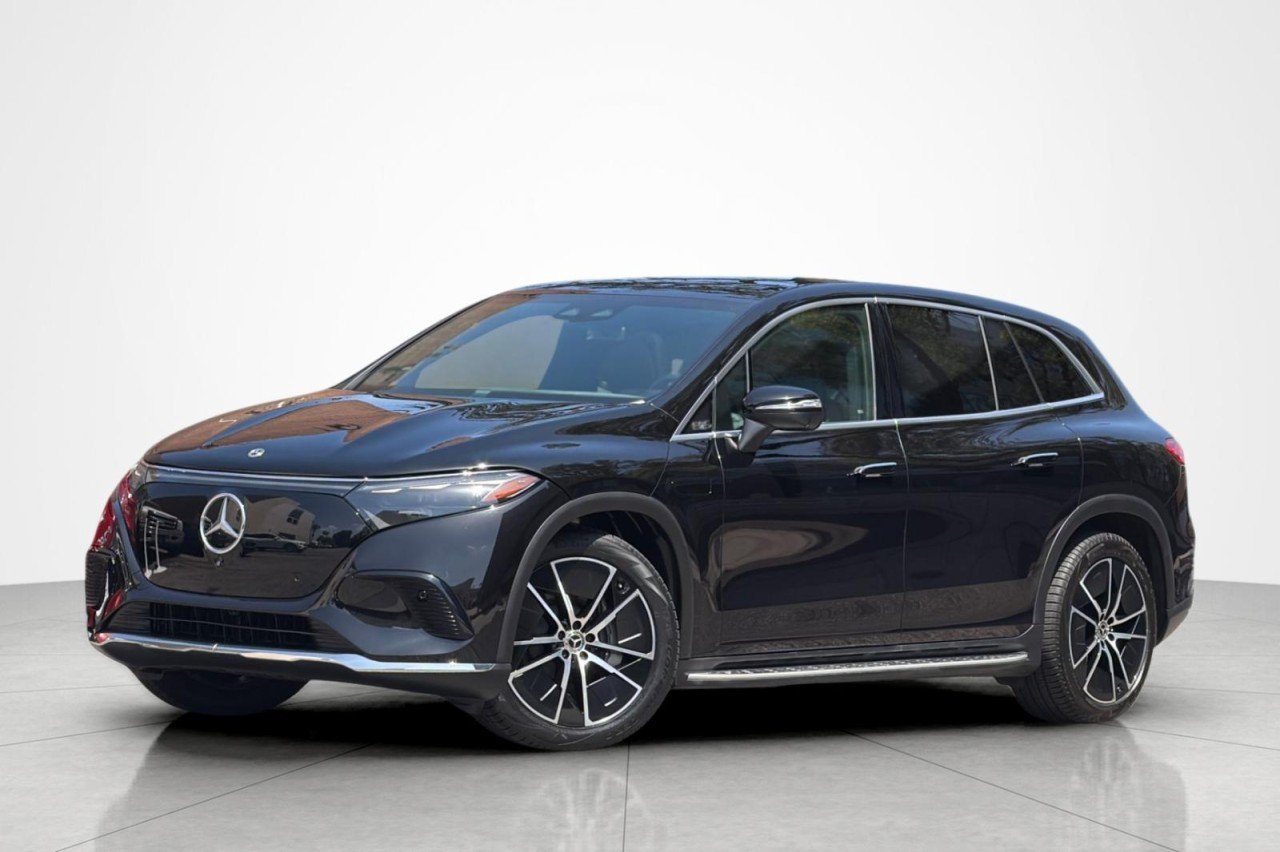 2023 Mercedes-Benz EQS SUV EQS 450+'s photo