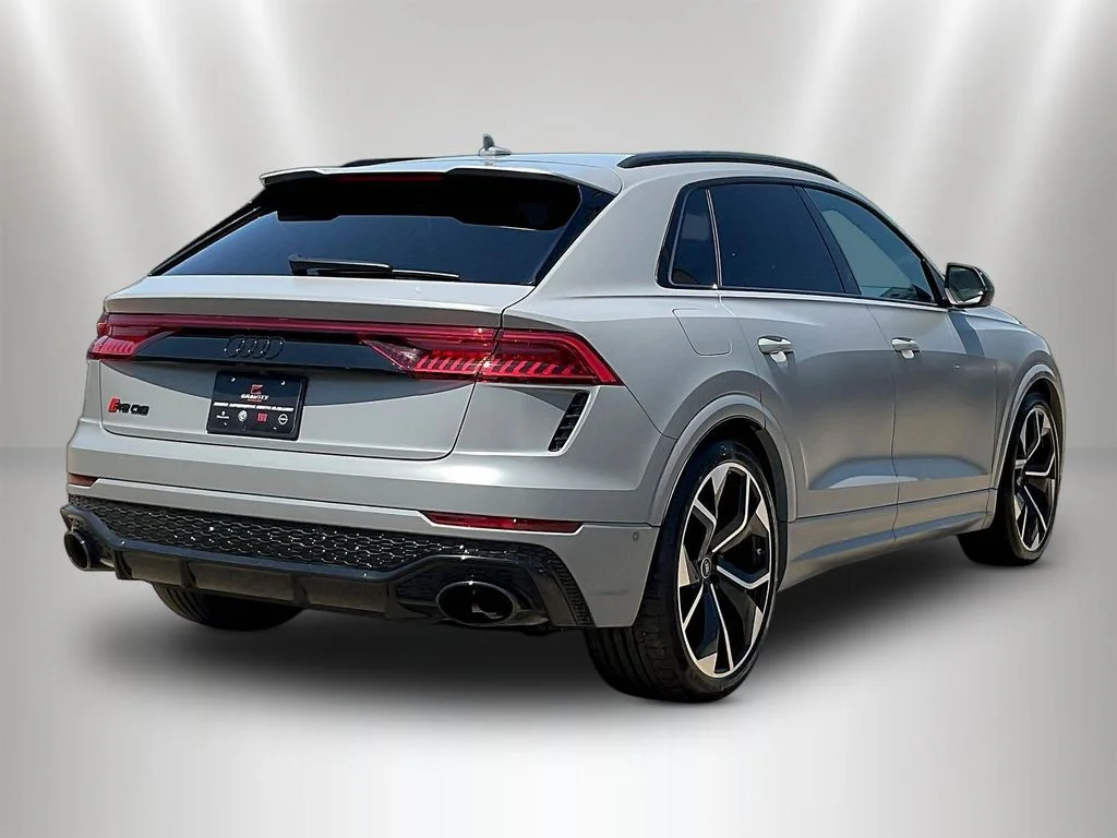 Used 2023  Audi 4.0T image 6