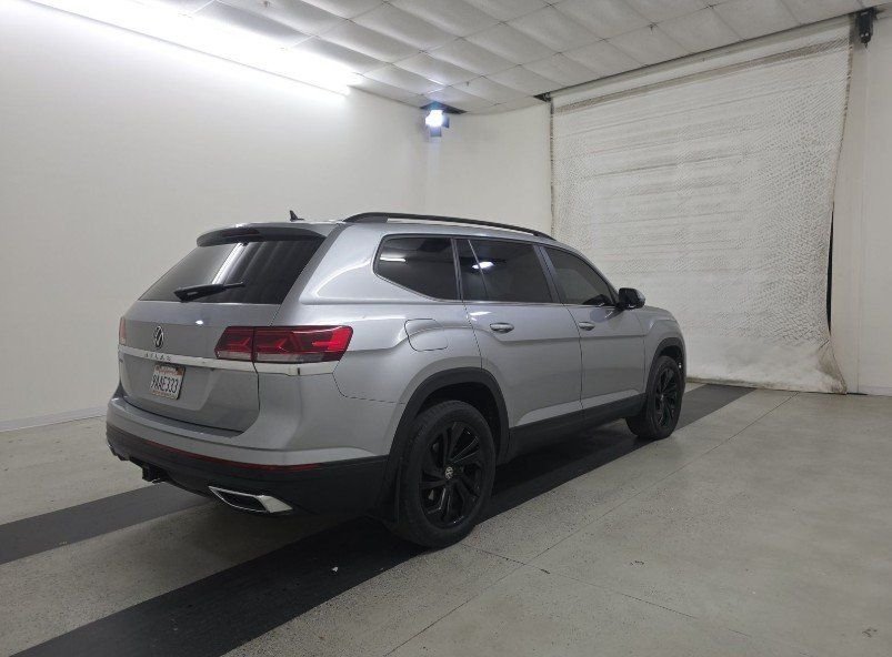 Used 2022 Volkswagen Atlas SE w/Tech with VIN 1V2JR2CA6NC514742 for sale in Kansas City