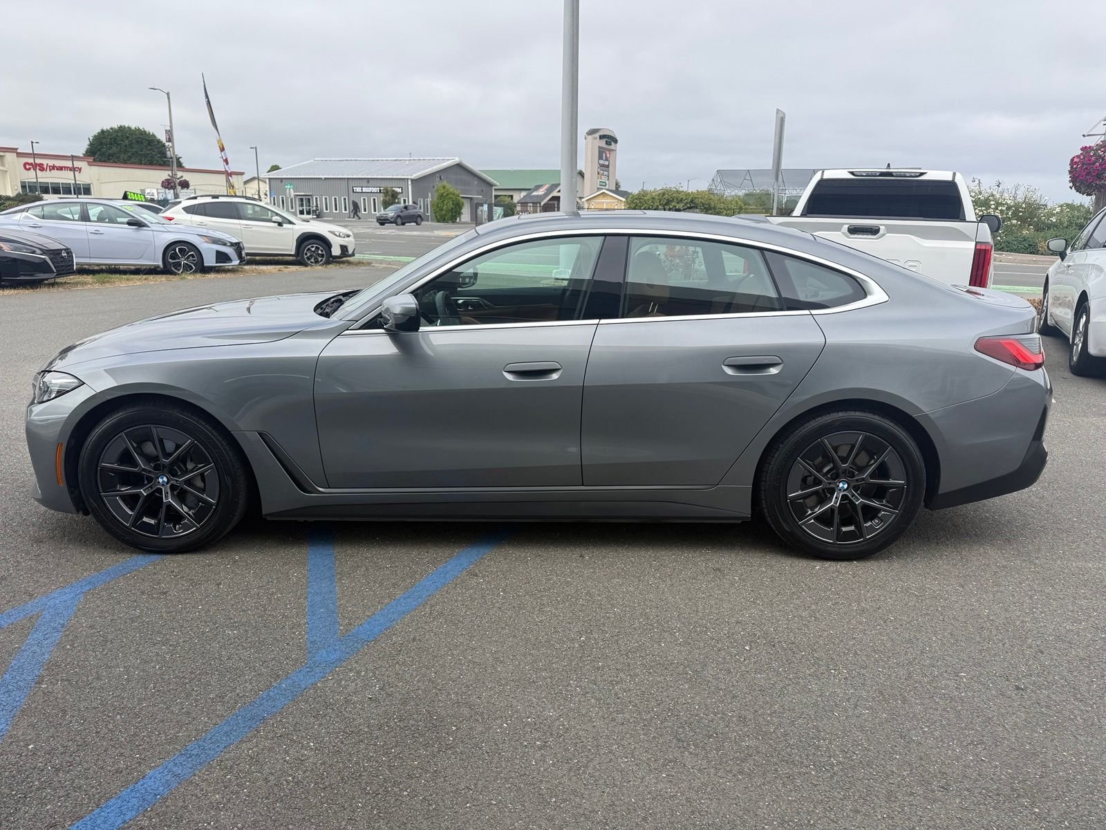 Used 2025 Gray BMW xDrive40 image 5