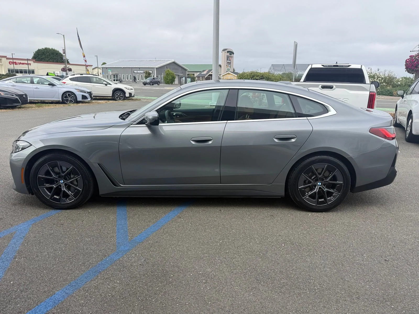 Used 2025 Gray BMW xDrive40 image 5