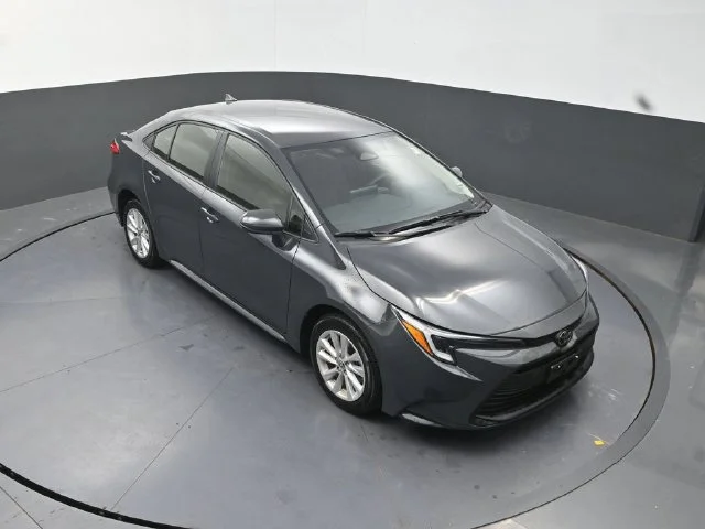 Used 2026  Toyota LE image 23