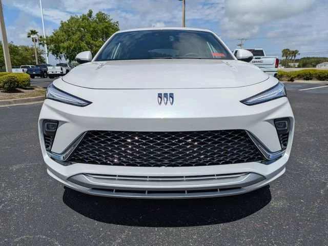 New 2026 White Frost Tricoat Buick Avenir image 10