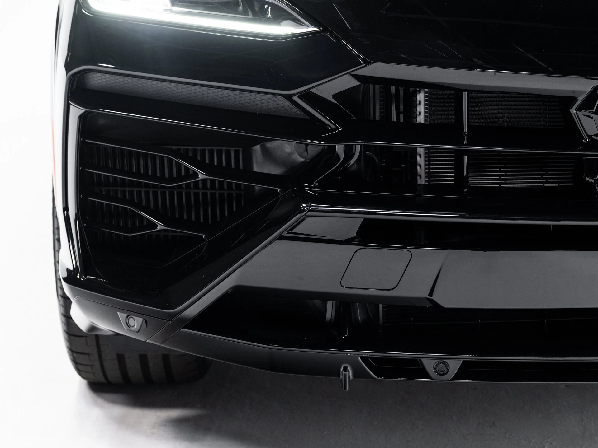 Used 2025 Nero Noctis Metallic Lamborghini SE image 17