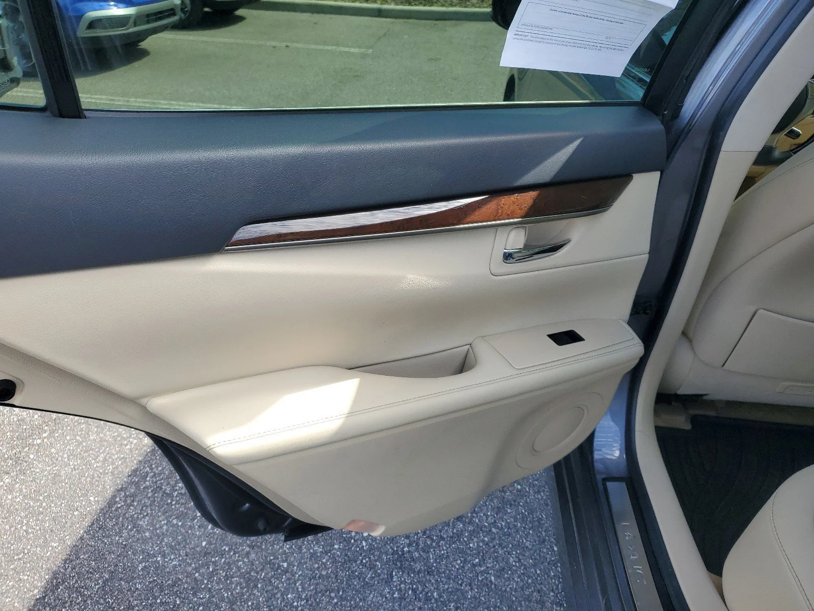 Used 2014  Lexus  image 29