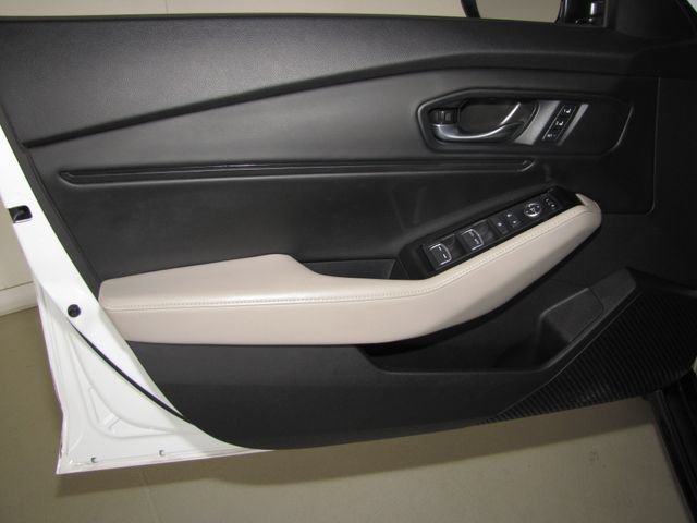 Used 2023 Platinum White Honda Touring image 10