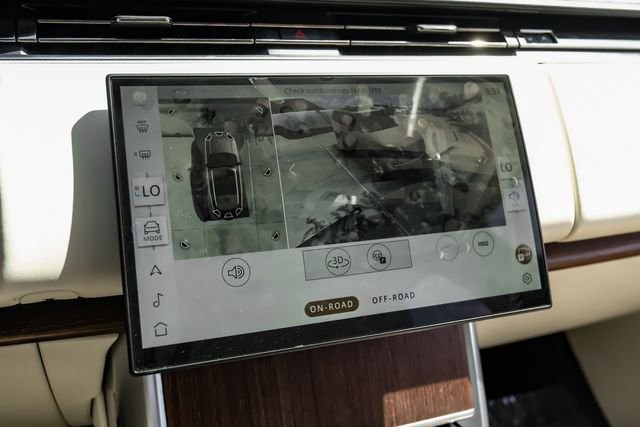 Used 2025 White Land Rover SE image 26