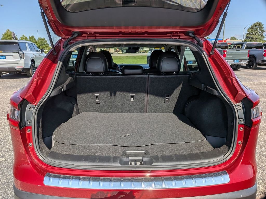 Used 2022 Red Nissan SL image 29