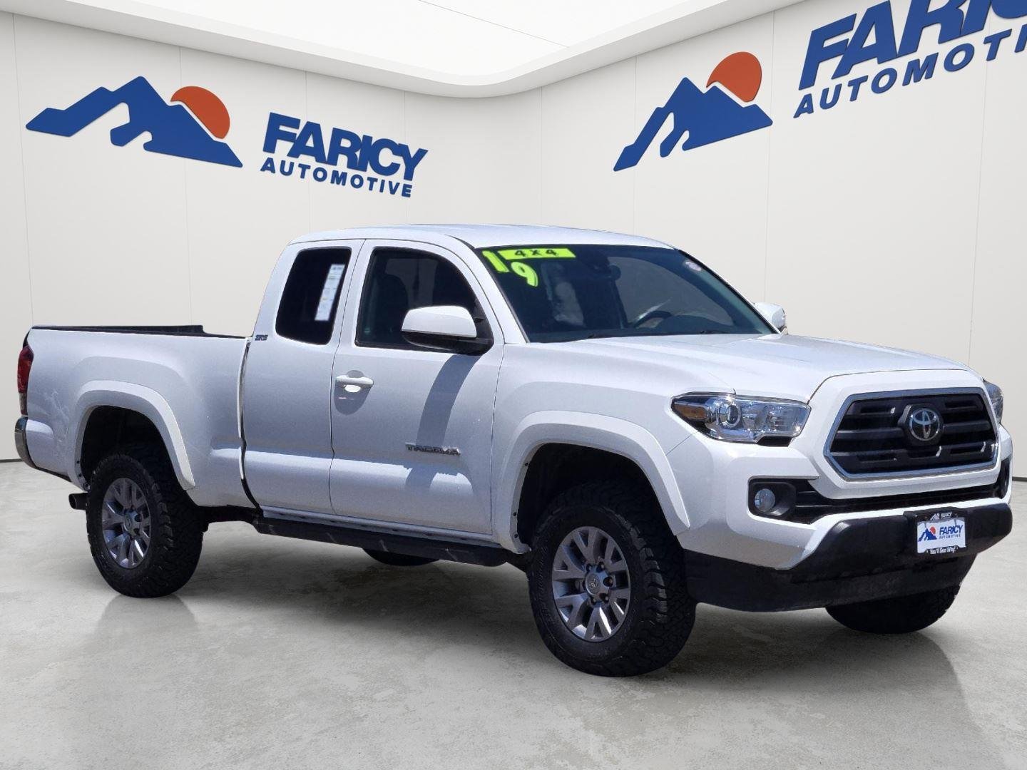 Used 2019 Super White Toyota SR5 image 3