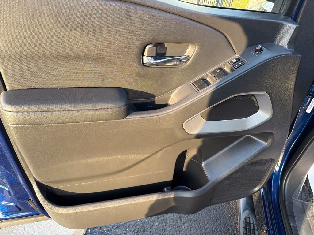 Used 2022 Blue Nissan SV image 9