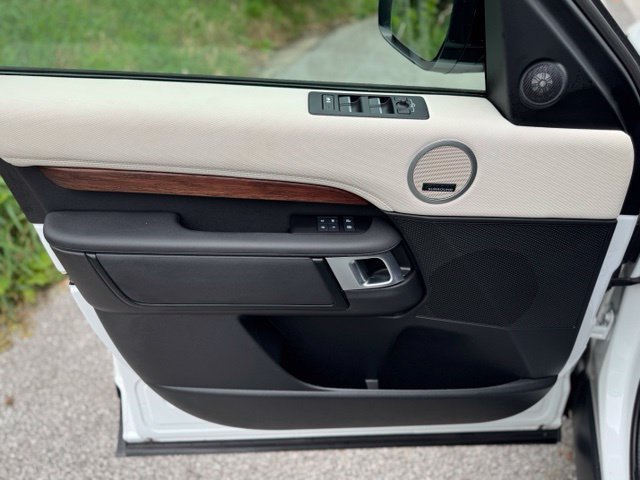 Used 2024 Fuji White Land Rover Dynamic SE image 8